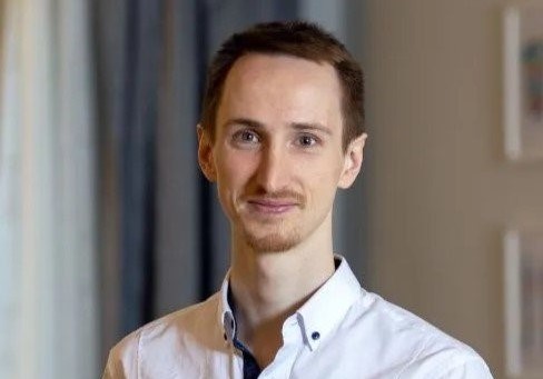 Portrait von Florian Heinrich Osteopath und Heilpraktiker in Hamburg und Dozent College für Osteopathie
