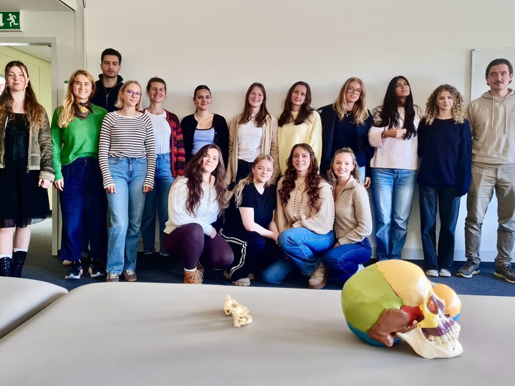 Gruppenfoto College Sutherland Semesterbeginn Teilzeitausbildung und Bachelor of Science Studium